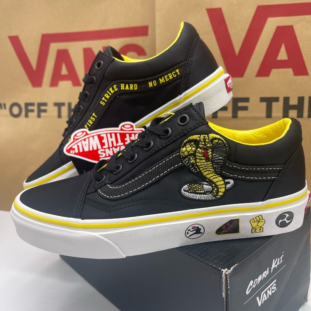 Vans Men's Old Skool Cobra Kai Black/Yellow/White Sneakers
VN0A3WKT05N - Picture 10 of 16